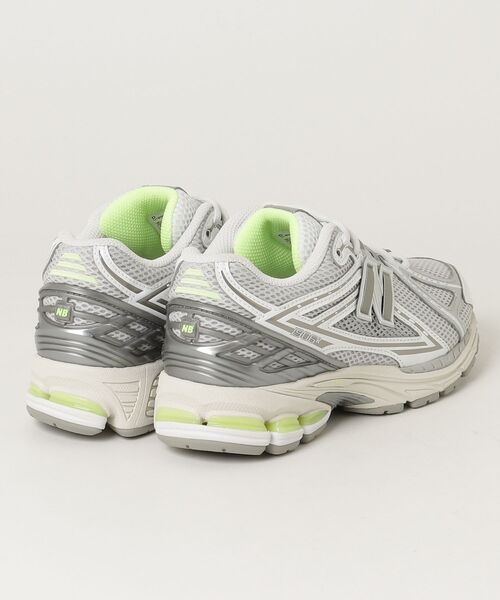 NEW BALANCE（ニューバランス）の「1906R（スニーカー・メンズ・ホワイト×シルバー/シルバー・27.5cm/27.0cm/26.5cm/26.0cm/25.5cm/25.0cm/24.5cm/24.0cm/23.5cm/23.0cm/22.5cm/22.0cm/30.0cm/29.0cm/28.5cm/28.0cm）」の5枚目の写真