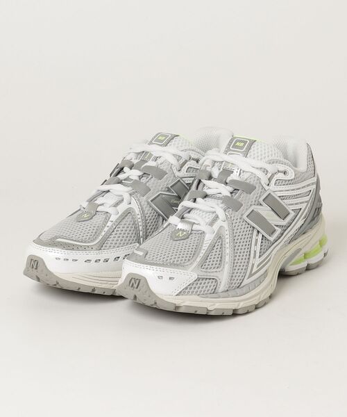 NEW BALANCE（ニューバランス）の「1906R（スニーカー・メンズ・ホワイト×シルバー/シルバー・27.5cm/27.0cm/26.5cm/26.0cm/25.5cm/25.0cm/24.5cm/24.0cm/23.5cm/23.0cm/22.5cm/22.0cm/30.0cm/29.0cm/28.5cm/28.0cm）」の12枚目の写真