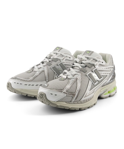 NEW BALANCE（ニューバランス）の「1906R（スニーカー・メンズ・ホワイト×シルバー/シルバー・27.5cm/27.0cm/26.5cm/26.0cm/25.5cm/25.0cm/24.5cm/24.0cm/23.5cm/23.0cm/22.5cm/22.0cm/30.0cm/29.0cm/28.5cm/28.0cm）」の3枚目の写真