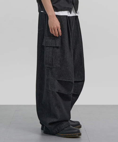 EXCONTAINER(エックスコンテナ)の「ローバルーンカーゴデニムパンツ(ブラック)(デニムパンツ・メンズ・その他・SMALL/MEDIUM/LARGE/X-LARGE)」の1枚目の写真