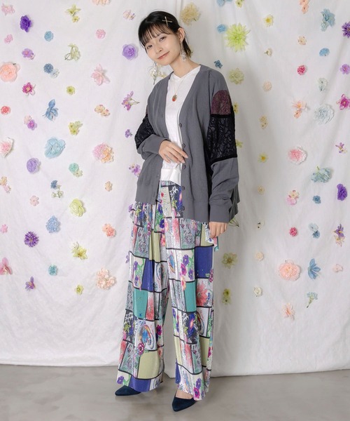 ScoLar（スカラー）の「162633：配色花レース×ローズジャガードカーディガン（カーディガン/ボレロ・レディース・オフホワイト/チャコールグレー・M）」の3枚目の写真