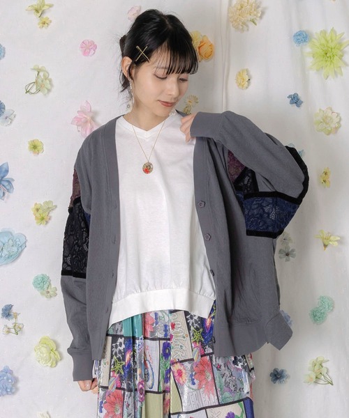 ScoLar（スカラー）の「162633：配色花レース×ローズジャガードカーディガン（カーディガン/ボレロ・レディース・オフホワイト/チャコールグレー・M）」の4枚目の写真