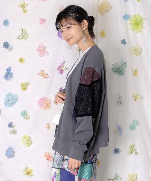 ScoLar（スカラー）の「162633：配色花レース×ローズジャガードカーディガン（カーディガン/ボレロ・レディース・オフホワイト/チャコールグレー・M）」の7枚目の写真