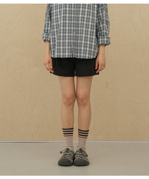 MMOGARDEN(エメモガーデン)の「(w) flap pocket shorts (3colors)(その他パンツ・レディース・ブルー/ブラック/ダークブラウン・1/2)」の5枚目の写真