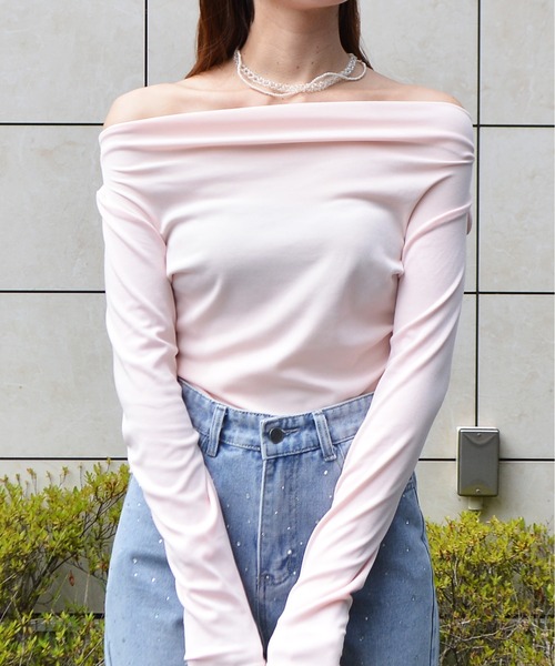 &soiree(アンドソワレ)の「オフショルピンクトップス(Tシャツ/カットソー・レディース・ピンク・FREE)」の1枚目の写真