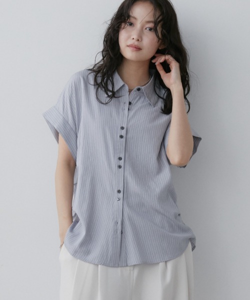 Aunt Marie's(アントマリーズ)の「サイドタックミニマルシャツ(シャツ/ブラウス・レディース・ブラウン/ブラック/ベージュ/グレー/ホワイト/ブルー・FREE)」の9枚目の写真