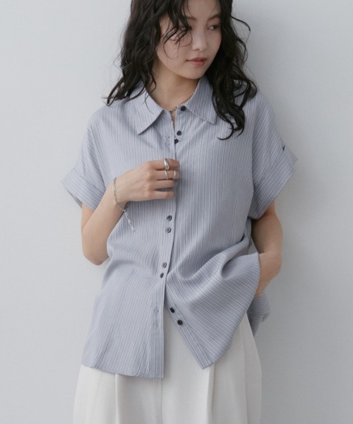 Aunt Marie's(アントマリーズ)の「サイドタックミニマルシャツ(シャツ/ブラウス・レディース・ブラウン/ブラック/ベージュ/グレー/ホワイト/ブルー・FREE)」の11枚目の写真