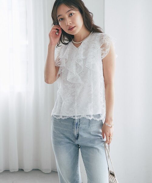 La boutique BonBon(ラブティックボンボン)の「【涼しく夏映え・オフィスでもデートでも】レースラッフルフレアブラウス(シャツ/ブラウス・レディース・ホワイト/ライトグレー・FREE)」の16枚目の写真