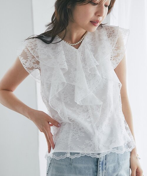 La boutique BonBon(ラブティックボンボン)の「【涼しく夏映え・オフィスでもデートでも】レースラッフルフレアブラウス(シャツ/ブラウス・レディース・ホワイト/ライトグレー・FREE)」の20枚目の写真
