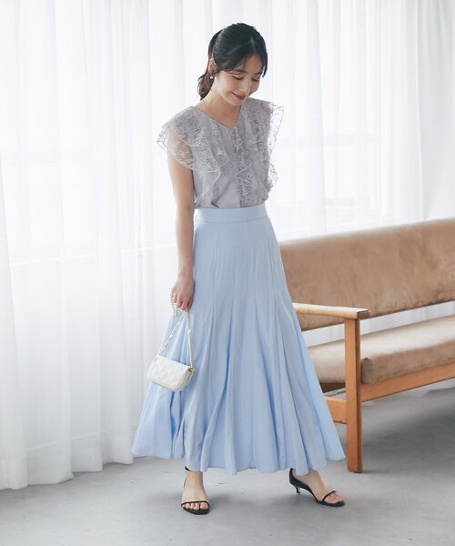 La boutique BonBon(ラブティックボンボン)の「【涼しく夏映え・オフィスでもデートでも】レースラッフルフレアブラウス(シャツ/ブラウス・レディース・ホワイト/ライトグレー・FREE)」の7枚目の写真