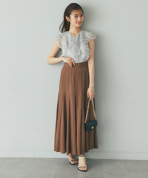 La boutique BonBon(ラブティックボンボン)の「【涼しく夏映え・オフィスでもデートでも】レースラッフルフレアブラウス(シャツ/ブラウス・レディース・ホワイト/ライトグレー・FREE)」の10枚目の写真