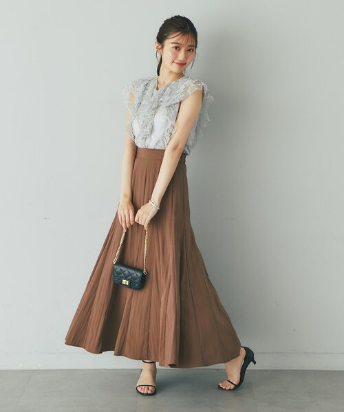 La boutique BonBon(ラブティックボンボン)の「【涼しく夏映え・オフィスでもデートでも】レースラッフルフレアブラウス(シャツ/ブラウス・レディース・ホワイト/ライトグレー・FREE)」の11枚目の写真