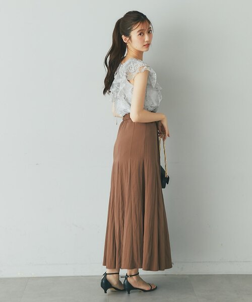 La boutique BonBon(ラブティックボンボン)の「【涼しく夏映え・オフィスでもデートでも】レースラッフルフレアブラウス(シャツ/ブラウス・レディース・ホワイト/ライトグレー・FREE)」の12枚目の写真