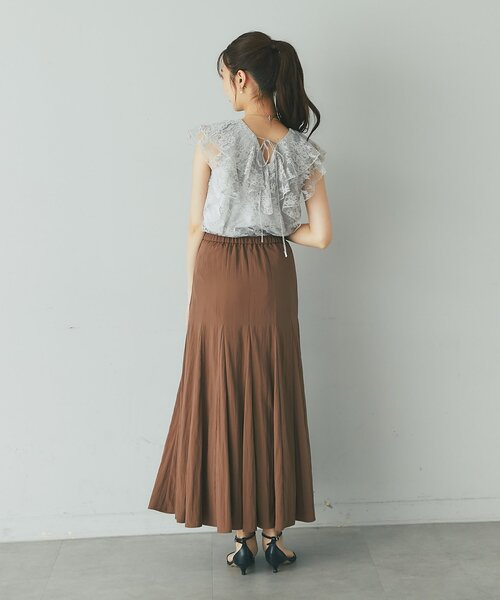 La boutique BonBon(ラブティックボンボン)の「【涼しく夏映え・オフィスでもデートでも】レースラッフルフレアブラウス(シャツ/ブラウス・レディース・ホワイト/ライトグレー・FREE)」の13枚目の写真