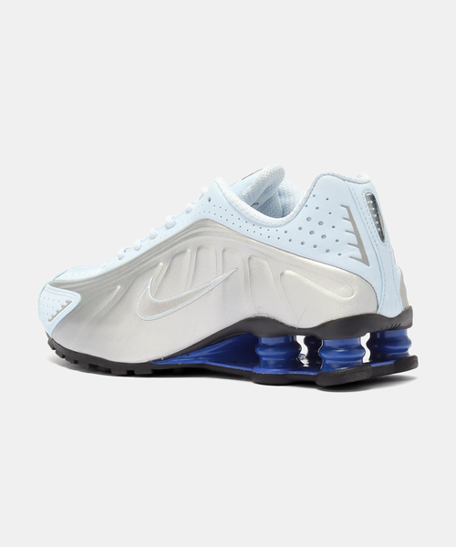 NIKE(ナイキ)の「NIKE W SHOX R4 AR3565-402(スニーカー・レディース・シルバー・23cm/25cm/24.5cm/24cm)」の3枚目の写真