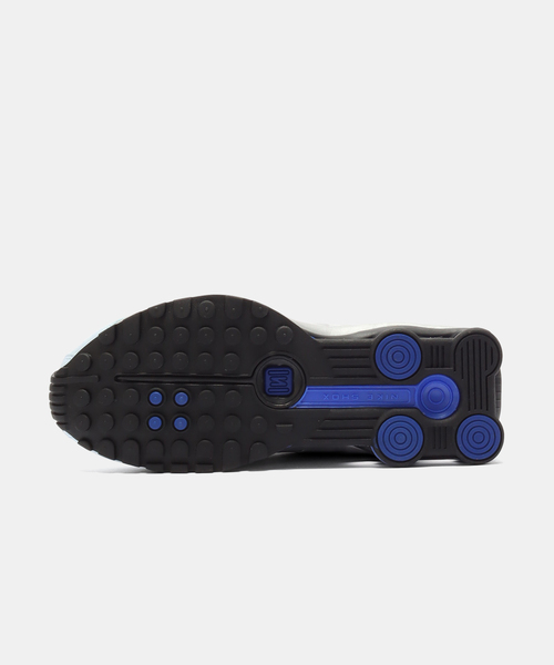 NIKE(ナイキ)の「NIKE W SHOX R4 AR3565-402(スニーカー・レディース・シルバー・23cm/25cm/24.5cm/24cm)」の4枚目の写真
