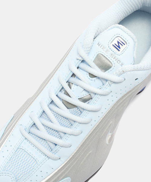 NIKE(ナイキ)の「NIKE W SHOX R4 AR3565-402(スニーカー・レディース・シルバー・23cm/25cm/24.5cm/24cm)」の6枚目の写真