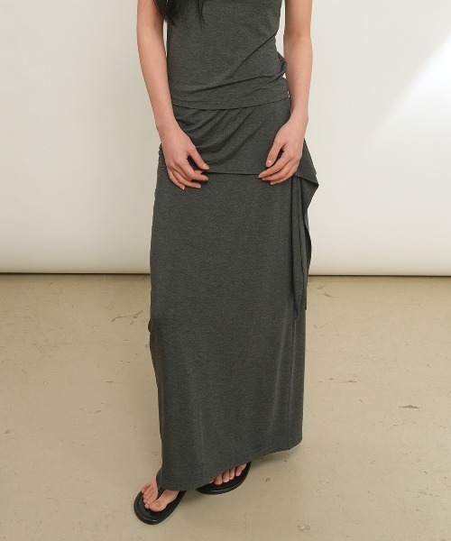 GENERAL IDEA(ジェネラルアイデア)の「【GENERAL IDEA】イージーバンディング マキシスカート / EASY BANDING MAXI SKIRT(スカート・レディース・チャコール/ブラック・L/M/S)」の1枚目の写真