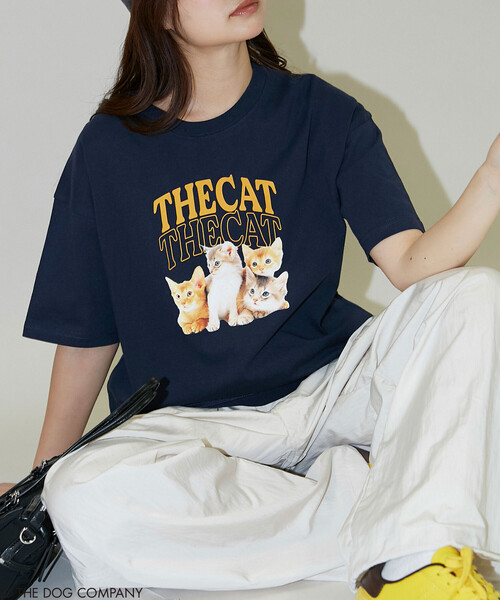 PUBLUX(パブリュクス)の「PUBLUX/パブリュクス THE DOG / THE CAT カレッジ風 Tシャツ 限定展開(Tシャツ/カットソー・レディース・ネイビー/ライトグレー/チャコールグレー/オフホワイト・フリ-)」の1枚目の写真