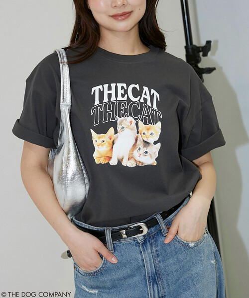 PUBLUX(パブリュクス)の「PUBLUX/パブリュクス THE DOG / THE CAT カレッジ風 Tシャツ 限定展開(Tシャツ/カットソー・レディース・ネイビー/ライトグレー/チャコールグレー/オフホワイト・フリ-)」の3枚目の写真