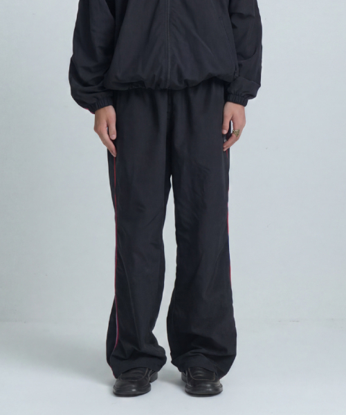 CHIN DOWN(チンダウン)の「NYLON TRACK PANTS (BLACK)(スウェットパンツ・メンズ・その他・1/2)」の1枚目の写真