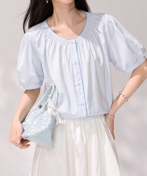 LUCPY(ラクピー)の「配色パイピングギャザーブラウス(シャツ/ブラウス・レディース・ブルー・X-LARGE/LARGE/MEDIUM/SMALL)」の3枚目の写真