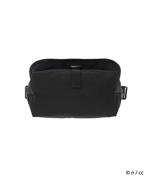 Manhattan Portage（マンハッタンポーテージ）の「NYLON MESSENGER BAG JR (SM) FZP 500D CORDURA CKW26（メッセンジャーバッグ・レディース・ブラック・SMALL）」の5枚目の写真