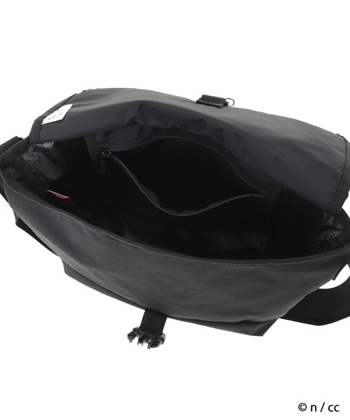 Manhattan Portage（マンハッタンポーテージ）の「NYLON MESSENGER BAG JR (SM) FZP 500D CORDURA CKW26（メッセンジャーバッグ・レディース・ブラック・SMALL）」の8枚目の写真