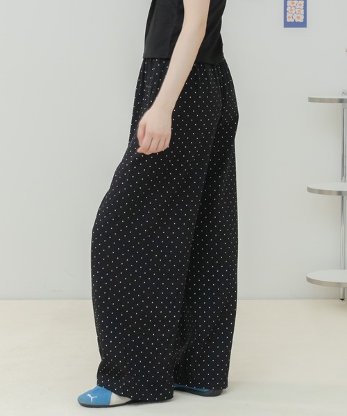 HEILIS(ヘイリス)の「ドット柄ワイドパンツ / ドットパンツ ワイドパンツ イージーパンツ リラックスパンツ 柄パンツ 総柄パンツ ウエストゴム ロングパンツ ワイドシルエット カジュアルパンツ 旅行コーデ 春服 夏服 韓国ファッション モノトーン(その他パンツ・レディース・ブラック/ホワイト・FREE)」の19枚目の写真