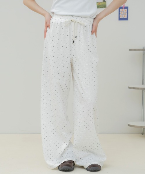 HEILIS(ヘイリス)の「ドット柄ワイドパンツ / ドットパンツ ワイドパンツ イージーパンツ リラックスパンツ 柄パンツ 総柄パンツ ウエストゴム ロングパンツ ワイドシルエット カジュアルパンツ 旅行コーデ 春服 夏服 韓国ファッション モノトーン(その他パンツ・レディース・ブラック/ホワイト・FREE)」の15枚目の写真