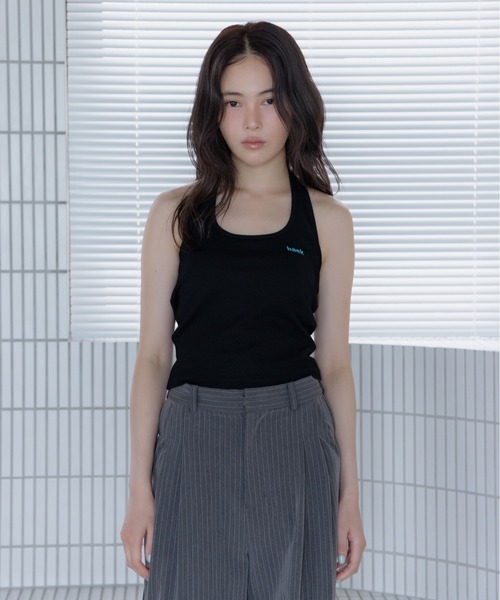 haek(ハク)の「logo halter neck tank/ロゴホルターネックタンク(タンクトップ・レディース・ブラック/レッド・FREE)」の1枚目の写真