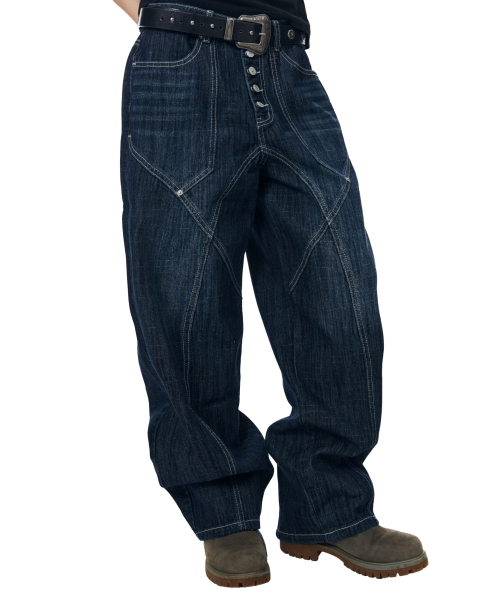 AAKAM(アーカム)の「Oblique Incision Denim Pants (Blue)(デニムパンツ・レディース・その他・1/2)」の2枚目の写真