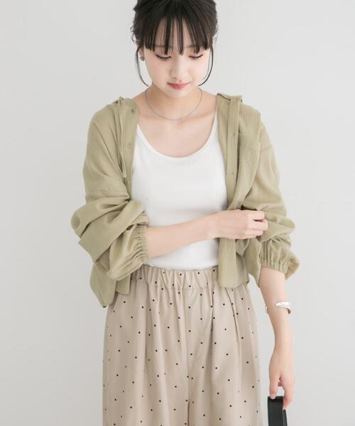 ITEMS URBANRESEARCH(アイテムズ アーバンリサーチ)の「フードクロップドワッシャーシャツ(シャツ/ブラウス・レディース・チャコールグレー/ホワイト/カーキ・FREE)」の1枚目の写真