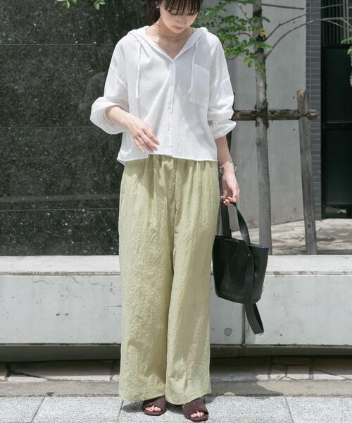 ITEMS URBANRESEARCH(アイテムズ アーバンリサーチ)の「フードクロップドワッシャーシャツ(シャツ/ブラウス・レディース・チャコールグレー/ホワイト/カーキ・FREE)」の10枚目の写真