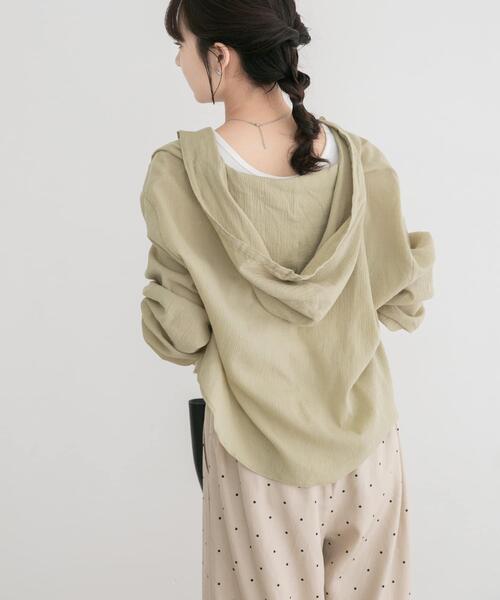 ITEMS URBANRESEARCH(アイテムズ アーバンリサーチ)の「フードクロップドワッシャーシャツ(シャツ/ブラウス・レディース・チャコールグレー/ホワイト/カーキ・FREE)」の13枚目の写真
