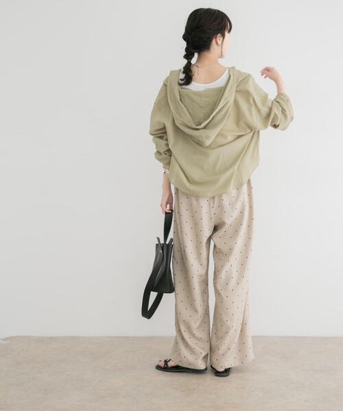 ITEMS URBANRESEARCH(アイテムズ アーバンリサーチ)の「フードクロップドワッシャーシャツ(シャツ/ブラウス・レディース・チャコールグレー/ホワイト/カーキ・FREE)」の14枚目の写真