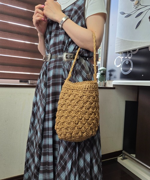 tolene(トレネ)の「縦長シルエット ペーパーバッグ ショルダーバッグ(ショルダーバッグ・レディース・ベージュ/オフホワイト・FREE)」の16枚目の写真