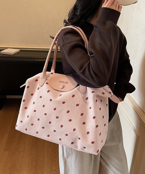 Miniministore(ミニミニストア)の「いちご柄ボストンバッグ軽量トラベルバッグ(ボストンバッグ・レディース・ブラック/ピンク/アイボリー/ミント/ラベンダー・FREE)」の5枚目の写真