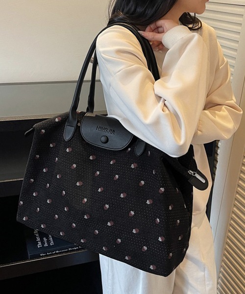 Miniministore(ミニミニストア)の「いちご柄ボストンバッグ軽量トラベルバッグ(ボストンバッグ・レディース・ブラック/ピンク/アイボリー/ミント/ラベンダー・FREE)」の1枚目の写真