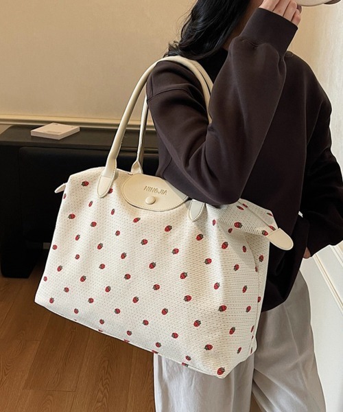 Miniministore(ミニミニストア)の「いちご柄ボストンバッグ軽量トラベルバッグ(ボストンバッグ・レディース・ブラック/ピンク/アイボリー/ミント/ラベンダー・FREE)」の12枚目の写真
