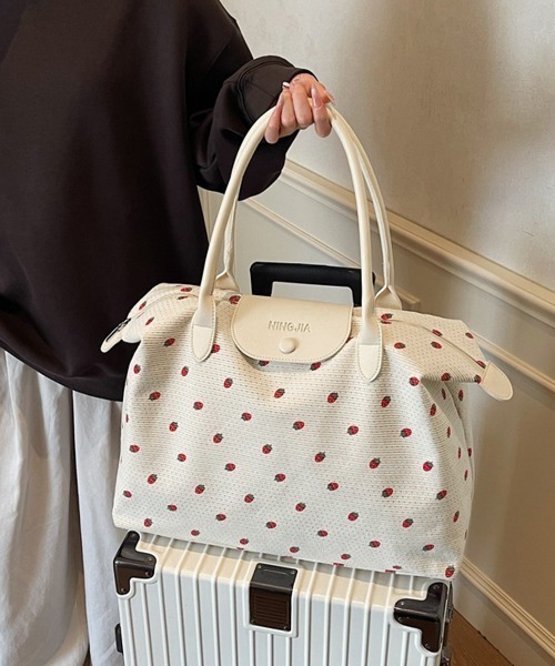 Miniministore(ミニミニストア)の「いちご柄ボストンバッグ軽量トラベルバッグ(ボストンバッグ・レディース・ブラック/ピンク/アイボリー/ミント/ラベンダー・FREE)」の10枚目の写真
