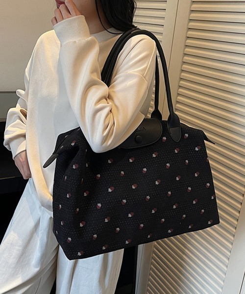 Miniministore(ミニミニストア)の「いちご柄ボストンバッグ軽量トラベルバッグ(ボストンバッグ・レディース・ブラック/ピンク/アイボリー/ミント/ラベンダー・FREE)」の9枚目の写真