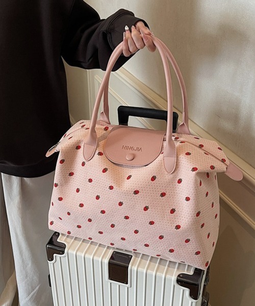 Miniministore(ミニミニストア)の「いちご柄ボストンバッグ軽量トラベルバッグ(ボストンバッグ・レディース・ブラック/ピンク/アイボリー/ミント/ラベンダー・FREE)」の6枚目の写真