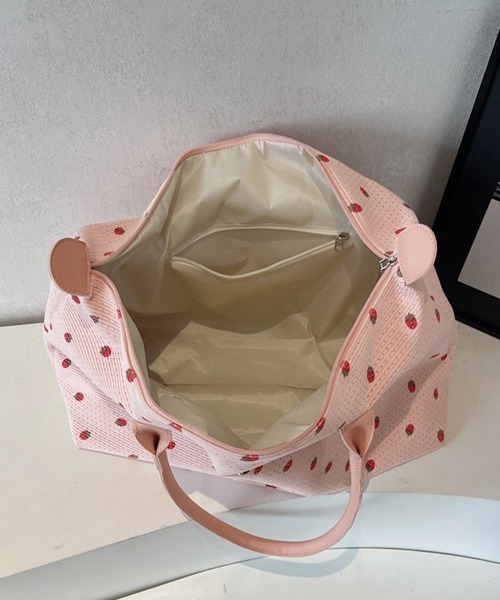 Miniministore(ミニミニストア)の「いちご柄ボストンバッグ軽量トラベルバッグ(ボストンバッグ・レディース・ブラック/ピンク/アイボリー/ミント/ラベンダー・FREE)」の22枚目の写真