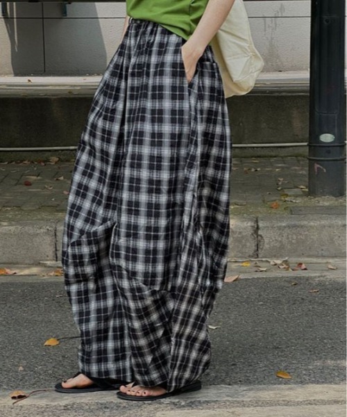 &soiree(アンドソワレ)の「切り替えチェック柄カーブパンツ(その他パンツ・レディース・ブラック・X-LARGE/LARGE/MEDIUM/SMALL)」の2枚目の写真