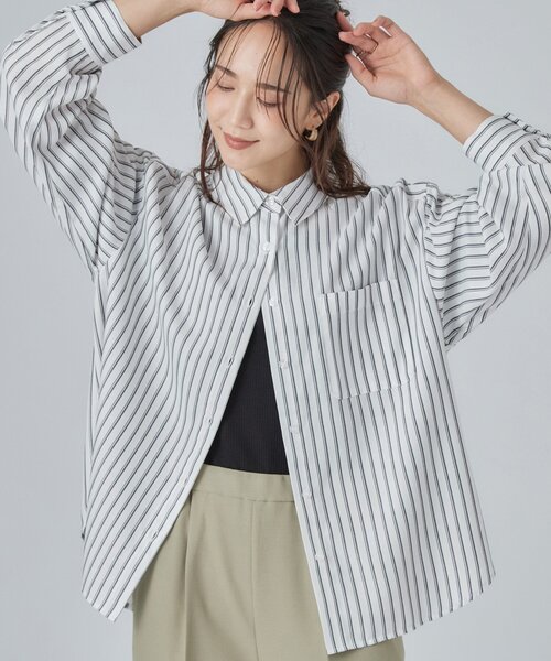 SHOO・LA・RUE(シューラルー)の「【洗濯後しわになりにくい/S-LL】選べる6パターン 羽織としても活躍する ベーシックシャツ(シャツ/ブラウス・レディース・ダークブラウン系2/ホワイト系5/チャコールグレー/ライトブルー/イエロー系1/モスグリーン系1・02/03/04/01)」の2枚目の写真