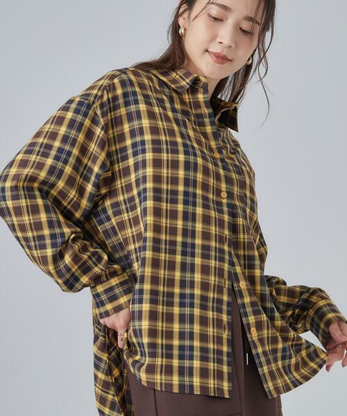 SHOO・LA・RUE(シューラルー)の「【洗濯後しわになりにくい/S-LL】選べる6パターン 羽織としても活躍する ベーシックシャツ(シャツ/ブラウス・レディース・ダークブラウン系2/ホワイト系5/チャコールグレー/ライトブルー/イエロー系1/モスグリーン系1・02/03/04/01)」の6枚目の写真