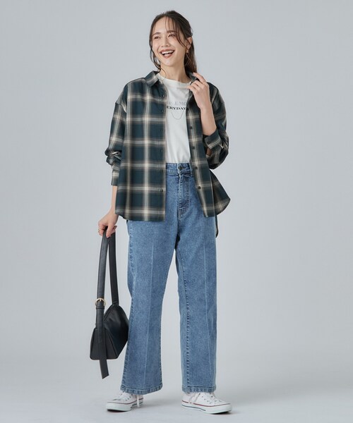 SHOO・LA・RUE(シューラルー)の「【洗濯後しわになりにくい/S-LL】選べる6パターン 羽織としても活躍する ベーシックシャツ(シャツ/ブラウス・レディース・ダークブラウン系2/ホワイト系5/チャコールグレー/ライトブルー/イエロー系1/モスグリーン系1・02/03/04/01)」の17枚目の写真