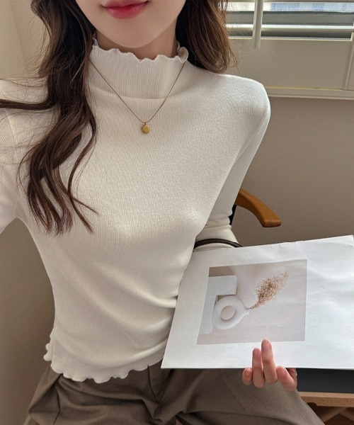 yuue' ( wear )(ユーイ)の「メロウハイネック起毛リブロングTシャツ(Tシャツ/カットソー・レディース・ブラック/ホワイト/チャコールグレー/アイボリー/グレー・FREE)」の7枚目の写真
