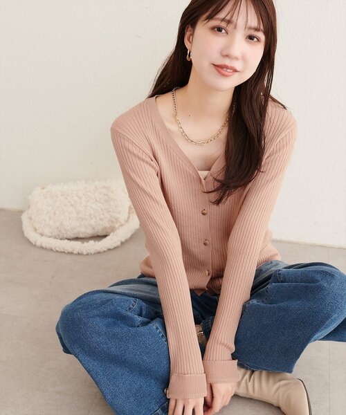 natural couture(ナチュラルクチュール)の「接触冷感UVアンチピリング オリジナル釦リブ編みVネックカーディガン(カーディガン/ボレロ・レディース・ブラウン/ブラック/ピンクベージュ/ボルドー/オフホワイト・FREE)」の4枚目の写真